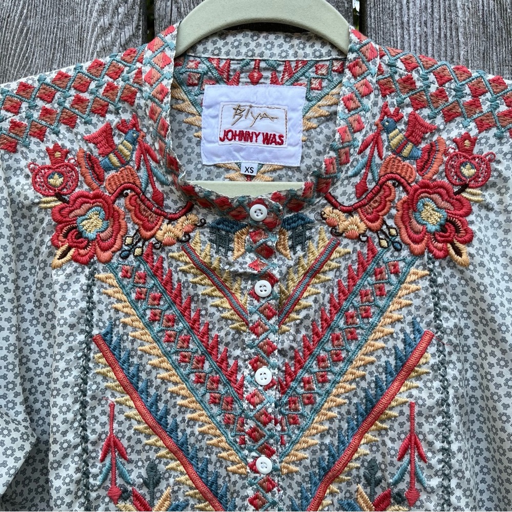 Johnny Was Multicolor Silky Gray Embroidered Blouse - Picture 2 of 6